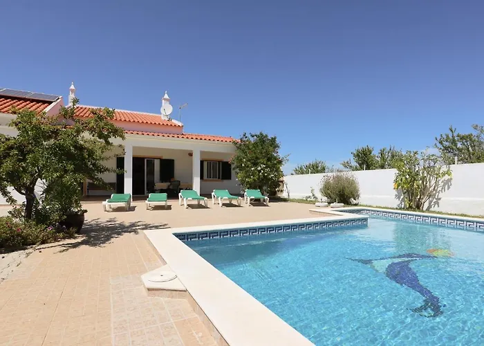 Villa Monte Bixo - Free Wifi . Swimmning Pool - By Bedzy