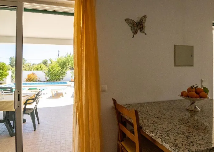 Villa Monte Bixo - Free Wifi . Swimmning Pool - By Bedzy