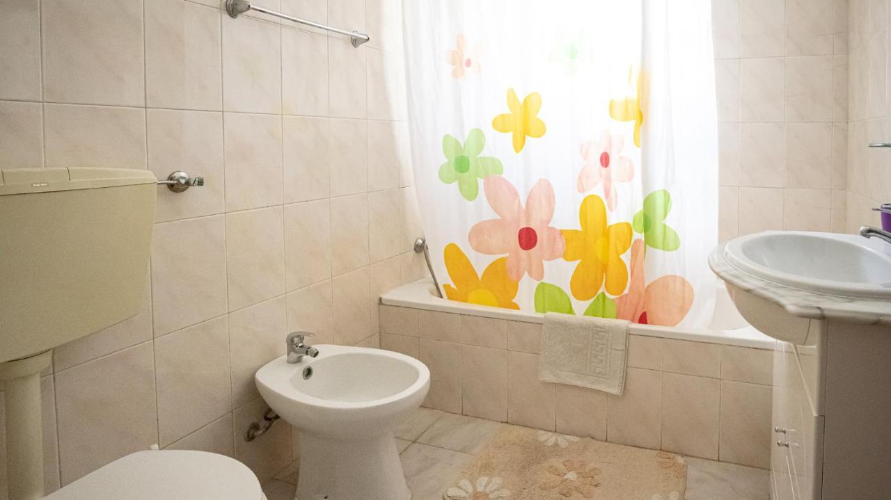 Villa Monte Bixo - Free Wifi . Swimmning Pool - By Bedzy *